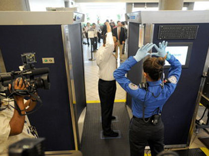 Mỹ: Sốc vì màn hình an ninh sân bay không thể phát hiện chất nổ, vũ khí