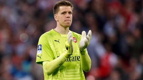 Mourinho tuyên bố bán Filipe Luis. Szczesny gia nhập AS Roma