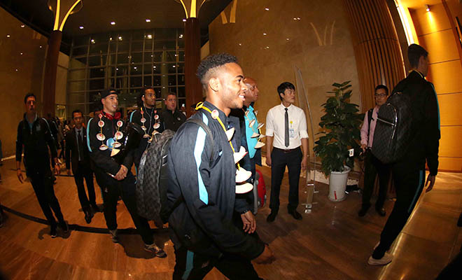 Man City đến Việt Nam: Nụ cười cao hơn mâm cỗ