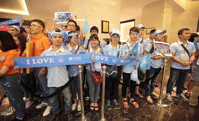 Man City đến Việt Nam: Đợi 7 tiếng, gặp thần tượng trong… 10 phút