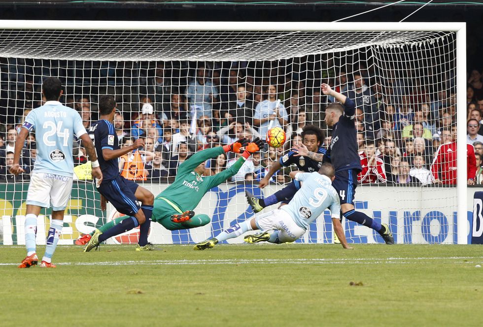 ĐIỂM NHẤN: Keylor Navas là người hùng của Real Madrid. Trọng tài quá nặng tay với Celta Vigo