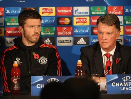 Michael Carrick lên tiếng bênh vực Van Gaal