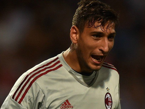 Donnarumma “giải cứu” Milan: Thời thế tạo anh hùng