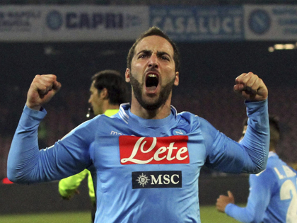 Higuain không có ý định rời Napoli