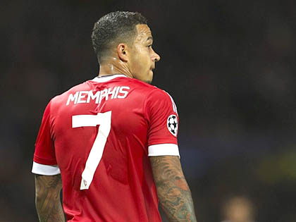 Man United: 'Số 7' đã hủy hoại Depay?