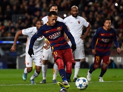 VIDEO: Được Messi nhường penalty, Neymar lại đá hỏng 