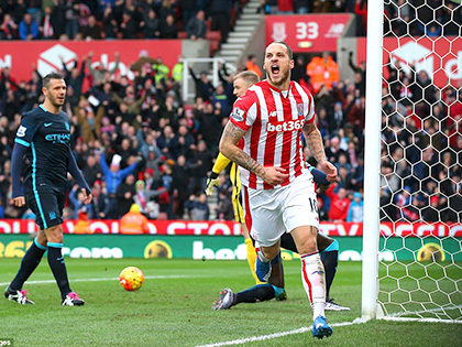 Stoke City - Man City 2-0: Gió lạnh thổi tung hàng thủ Man City