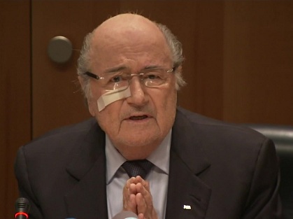 Cấm hoạt động bóng đá 8 năm với Sepp Blatter và Michel Platini