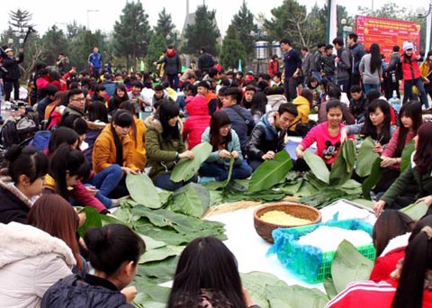 'Gói bánh chưng xanh cùng người nghèo ăn Tết'