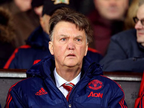 'Rùa' như Man United: Trước khi ghi bàn, Juan Mata suýt bị Van Gaal rút khỏi sân