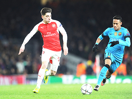 Barca sẽ thay Alves bằng Bellerin