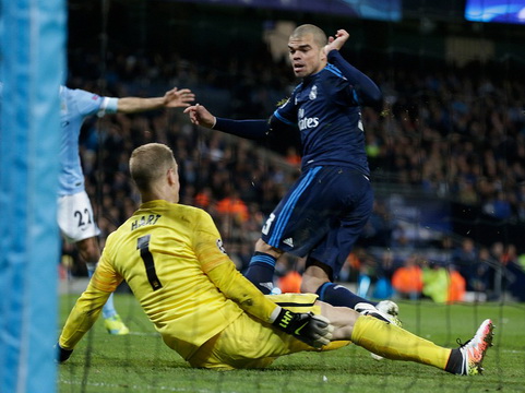 Real Madrid: Pepe đá như 'lên đồng' ở Etihad