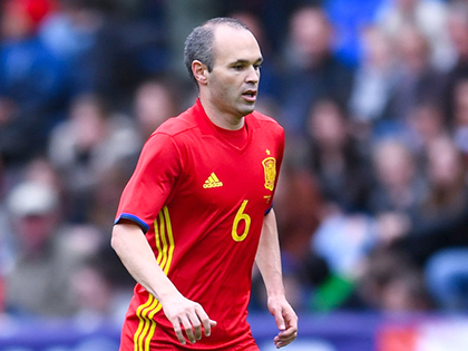 Lần cuối cho người hùng thầm lặng Iniesta