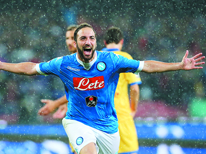 Vì sao Pogba, Higuain có giá cả trăm triệu?