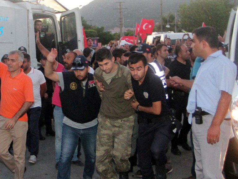 Thổ Nhĩ Kỳ bắt 300 lính cận vệ Phủ Tổng thống sau đảo chính