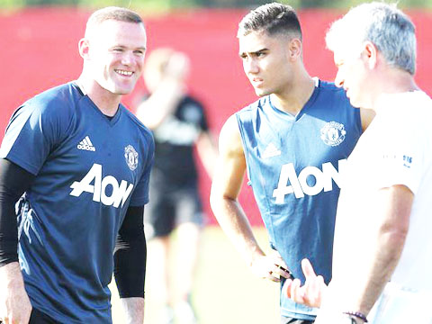 Wayne Rooney hết lời TÂNG BỐC Jose Mourinho