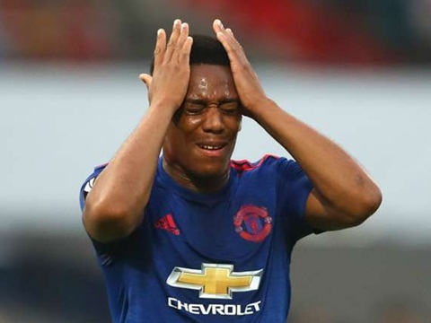 Anthony Martial sa sút không phanh ở Man United. Vì bị vợ bỏ?