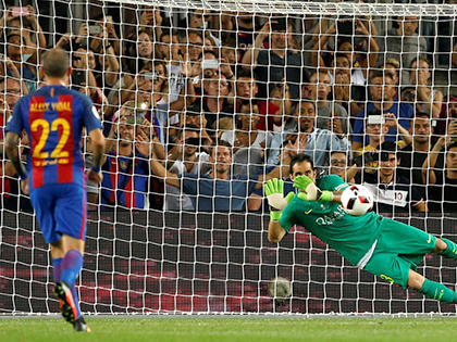 Barca đã đúng, Ter Stegen ăn đứt Bravo!