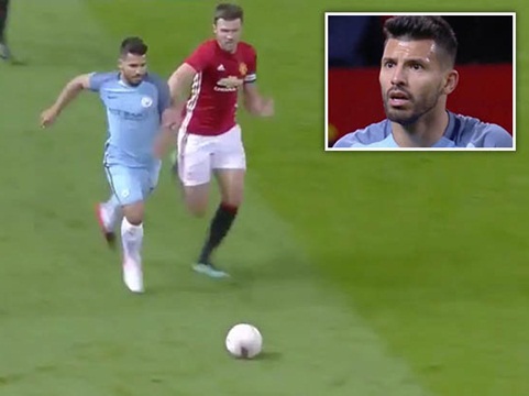 CĐV choáng khi Aguero 'hít khói' lão tướng Carrick