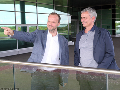 Không phải Mourinho, kẻ phá hoại Man United là... Ed Woodward