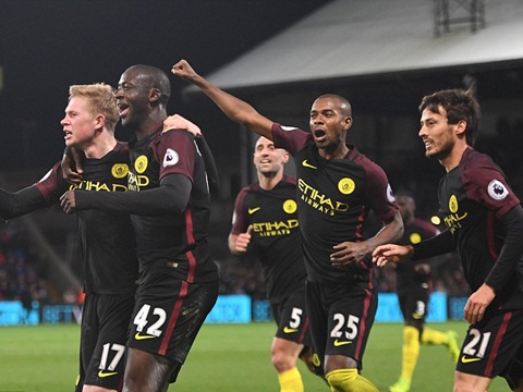 Yaya Toure hóa siêu anh hùng cứu Man City: Lời xin lỗi chân thành