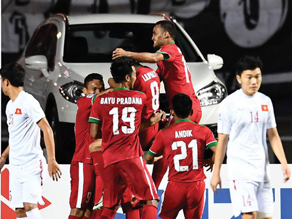 Bình luận Indonesia 2-1 Việt Nam: Xin đừng bao biện những sai lầm!