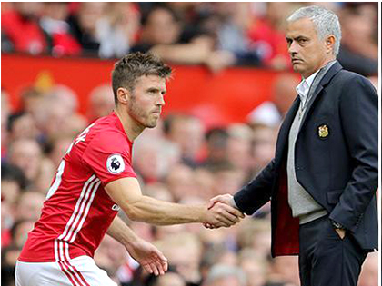 Mourinho đừng vội chê Carrick già