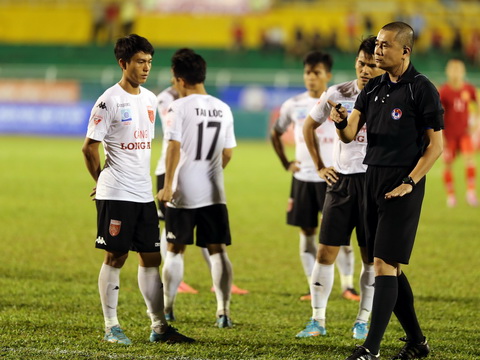 Vấn đề của V-League: 6 vòng đấu, 6 cú 'phốt' nặng nề