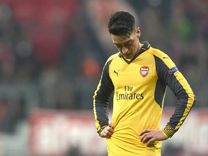 Mesut Oezil đáng bị fan Arsenal chỉ trích