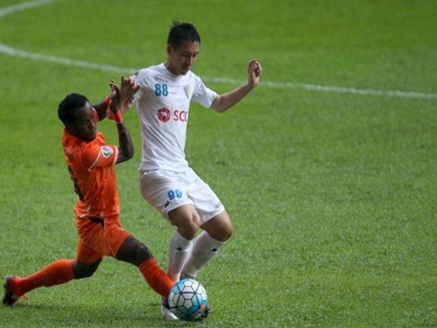 Hùng Dũng lập 'siêu phẩm', Hà Nội hòa đáng tiếc Felda United 