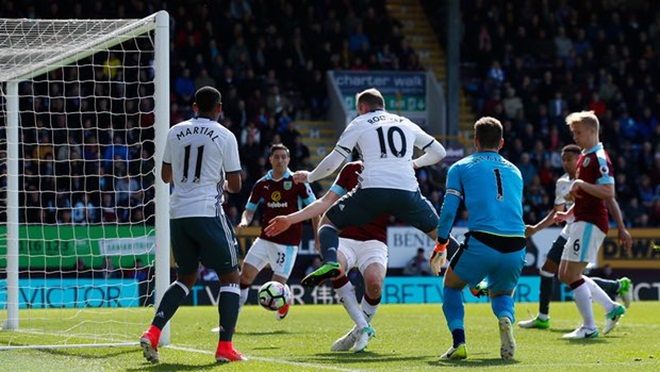 ĐIỂM NHẤN Burnley 0-2 Man United: 'Quỷ đỏ' ngày càng khó lường. Mất Ibrahimovic lại hóa...hay