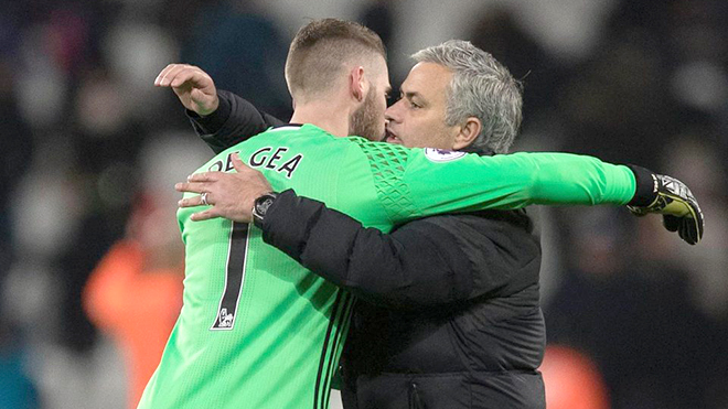 Mourinho đang mạo hiểm với tương lai De Gea