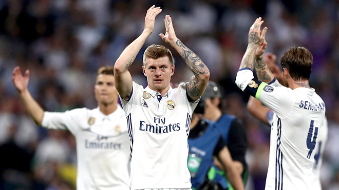 Toni Kroos đã hóa thân thành nghệ sĩ cùng Real Madrid