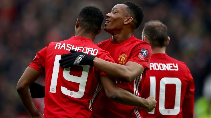 Rashford hoặc Martial phải 'hy sinh' vì sự cầu toàn của Mourinho