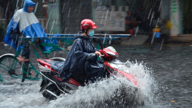 Hiện tượng thời tiết 'lạ': Tháng 5 nắng nóng, nhưng vẫn có 2-3 đợt không khí lạnh