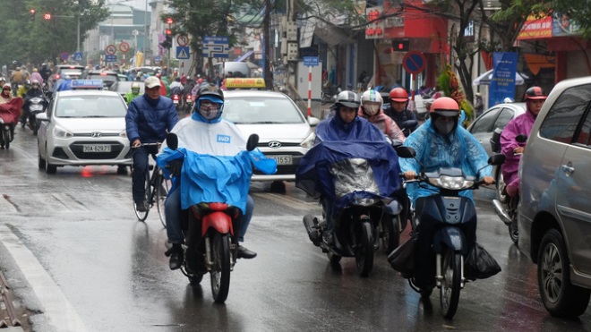 Thời tiết Hà Nội đan xen lúc mưa lúc tạnh, TP HCM chiều tối có mưa