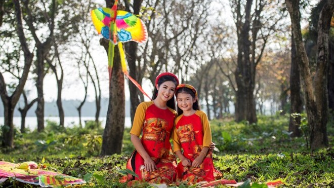 Hoa hậu Ngọc Hân ra mắt bộ sưu tập 'Bức họa đồng quê'
