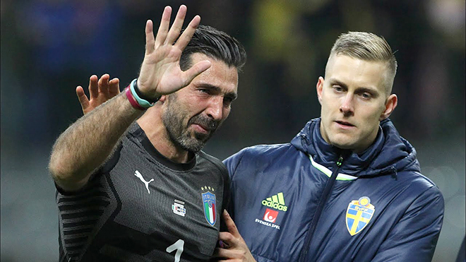 Gigi Buffon: Khi người khổng lồ bước vào tuổi 40...