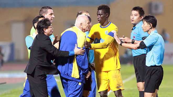 Vấn nạn trọng tài tại V-League: Biết rồi, khổ lắm, nói mãi!