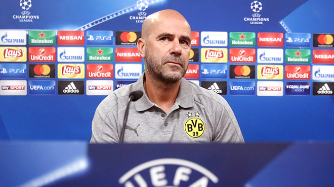 Peter Bosz lạc lối, Dortmund cần thuyền trưởng mới