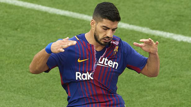 Xé toang áo vì không thể ghi bàn: Khúc vĩ thanh của Luis Suarez