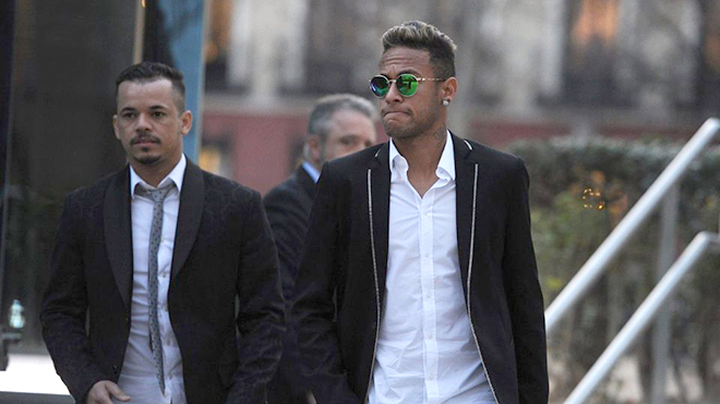 Kiện Neymar là vết ố trên khẩu hiệu của Barcelona