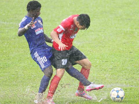 Ngoại binh Abass được chờ đợi sẽ tái ngộ cùng đồng đội một thời Lê Công Vinh. Ảnh: Dương Thu