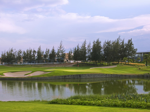 Sân golf Montgomerie Links tại Hội An đã từng được Tạp chí Forbes bình chọn là một trong 10 sân golf đẳng cấp nhất châu Á vinh dự tổ chức giải golf cho các nhà lãnh đạo APEC