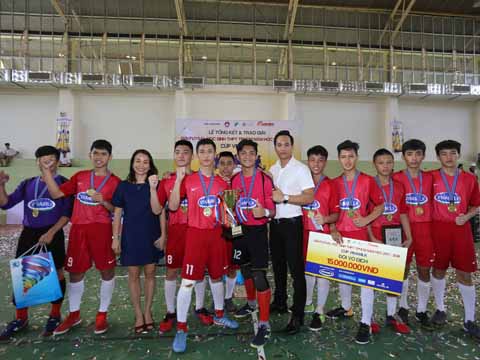 Thế hệ tương lai của bầu Tú thống trị giải futsal THPT TP.HCM 2017. Ảnh: BM