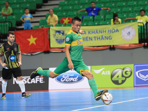 Vua phá lưới giải futsal VĐQG - Đội trưởng Mai Thành Đạt giúp Sanna Khánh Hòa thẳng tiến vào bán kết giải futsal CLB Đông Nam Á 2017. Ảnh: Vương Anh