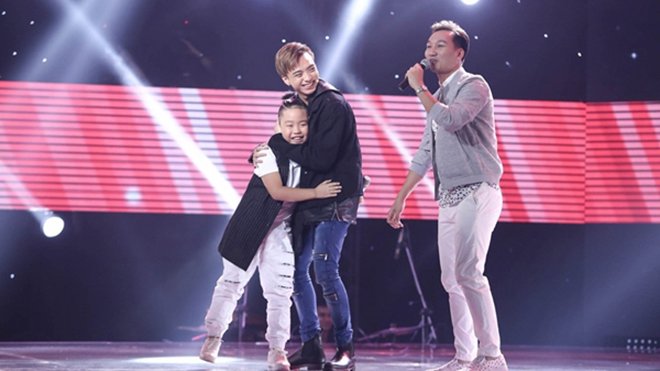 ‘The Voice Kids’ tập 5: Soobin Hoàng Sơn chinh phục 'cậu bé búi tóc' chất lừ