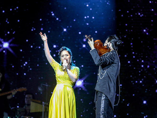 Cho&aacute;ng ngợp trước vẻ ho&agrave;nh tr&aacute;ng của liveshow Anh T&uacute; Mối t&igrave;nh đầu - Forever - Ảnh 14.