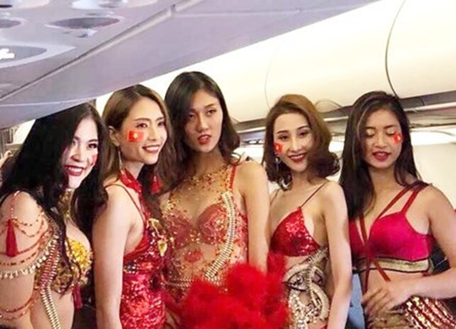 Vietjet 'trần tình' với Bộ VH,TT-DL: Đưa người mẫu mặc bikini đón U23 VN để… tạo bất ngờ