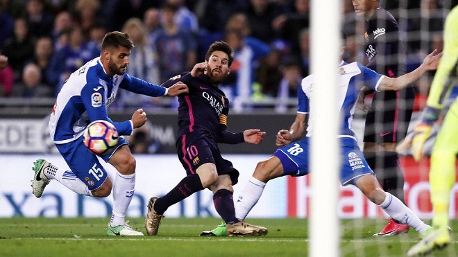 QUAN ĐIỂM: Được Espanyol tặng quà, Barca nuôi hy vọng giành Liga